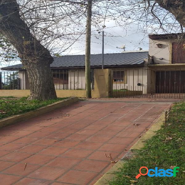 Oportunidad Gran Casa en Esquina 2 Lotes