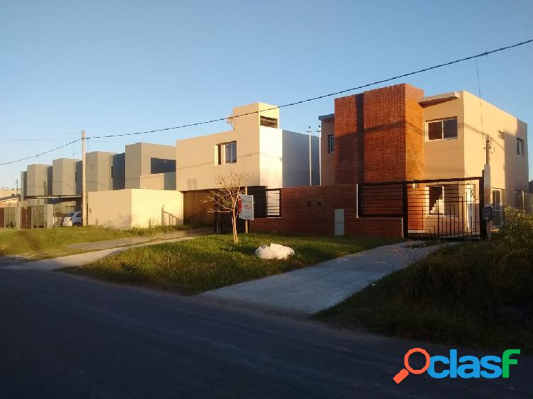 CASA TIPO DUPLEX 2 DORMITORIOS - TIERRA NUEVA FISHERTON