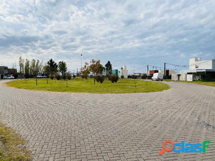 TERRENO SOBRE AVENIDA PRINCIPAL EN BARRIO LAS TARDES -