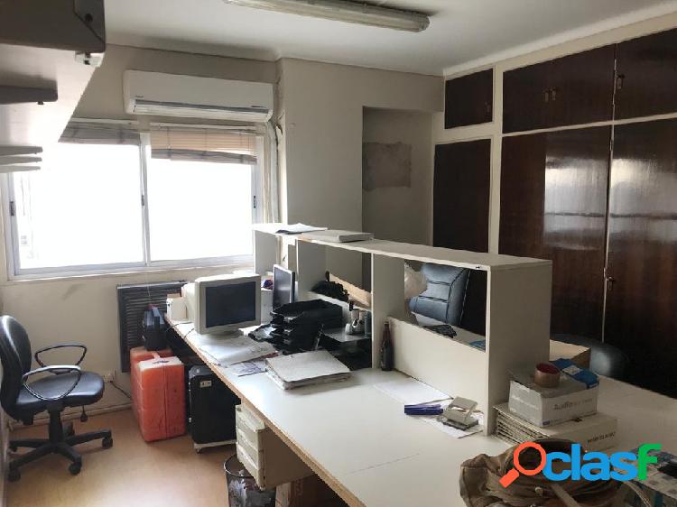 Alquiler. Oficina. 75 m². Cochera. Cabildo y Matienzo.
