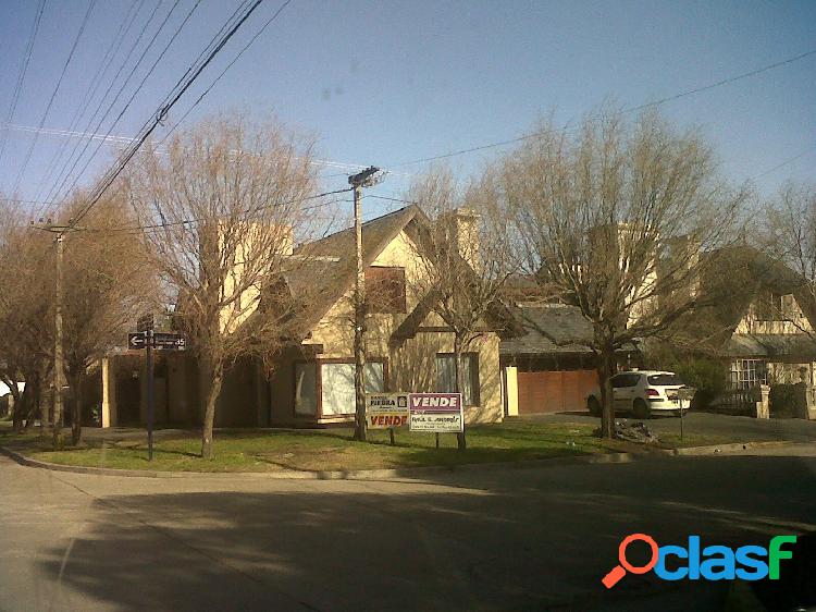 Casa moderna frente al cerro