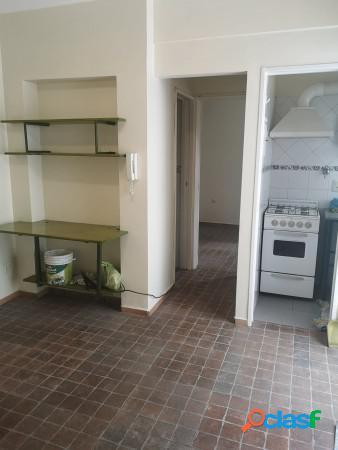 Departamento 2 amb, ubicado en Hipolito Yrigoyen 9115 Lomas