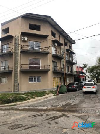 VENDE: Departamento un dormitorio calle Candiotti y Soler