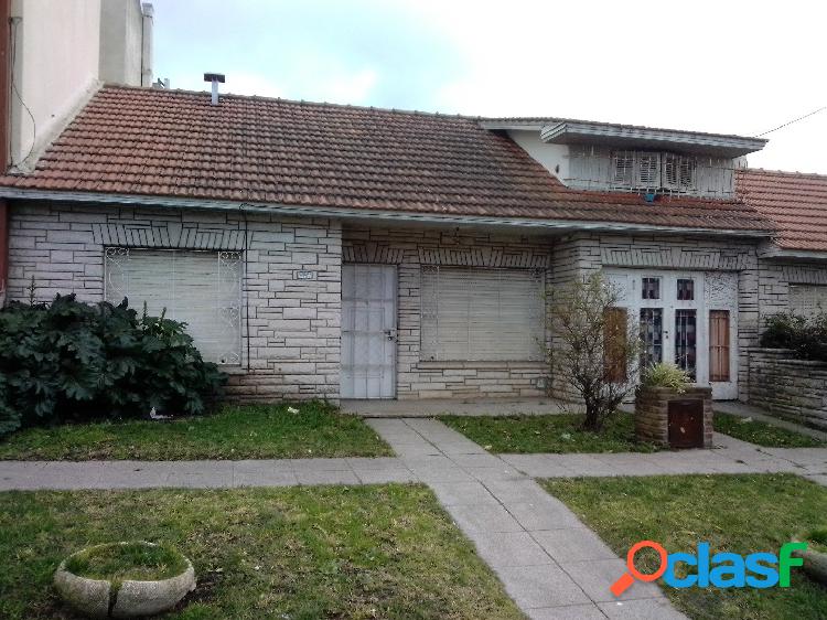 EXCELENTE CASA EN VENTA A POCAS CUADRAS DE LA COSTA Y