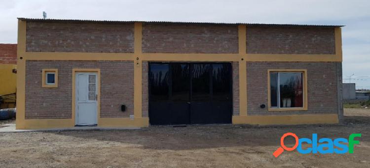 Salón con vivienda