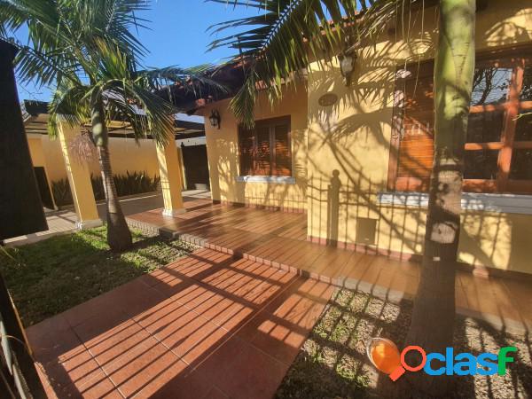 VENDO CASA NUEVA, 2 DOR, COCHERA, PILETA. U$S 105.000.-