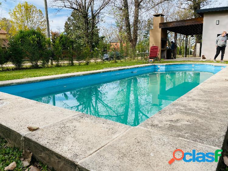 CASA EN VENTA EN ROLDAN con QUINCHO y PILETA