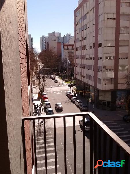 Departamento · 1 ambiente a la calle c/balcon · Zona