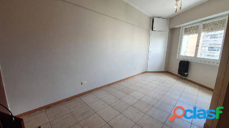 Departamento de 2 ambientes a la calle con balcon en