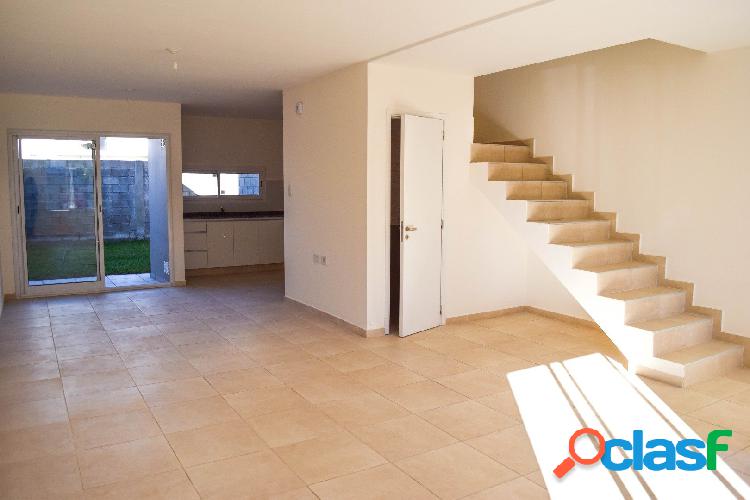 JARDINES DEL VALLE - 3 DOR - 2 BÑOS - PATIO - GGE -