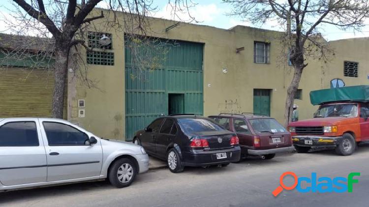 Venta. Galpón. 371m². Santander y Av. Argentina. Villa