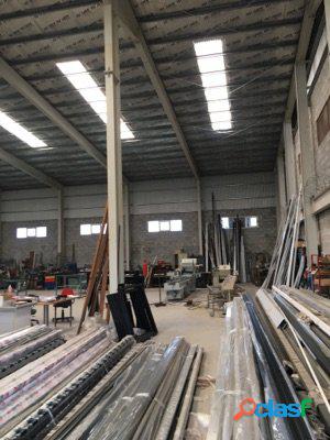 Venta impecable galpón en zona industrial