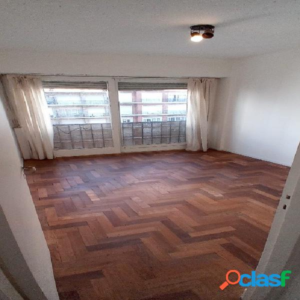 DEPARTAMENTO 2 AMBIENTES A LA CALLE CON BALCON FRANCES VENTA