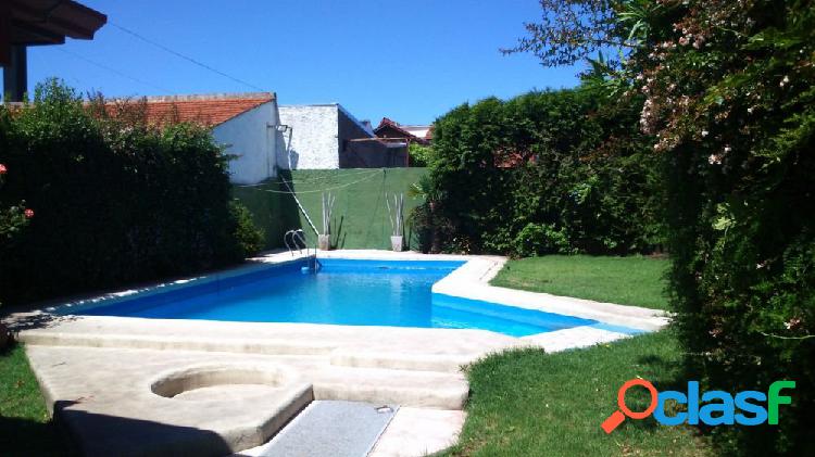 VENTA CHALET 5 AMB C PISCINA Y PARQUE