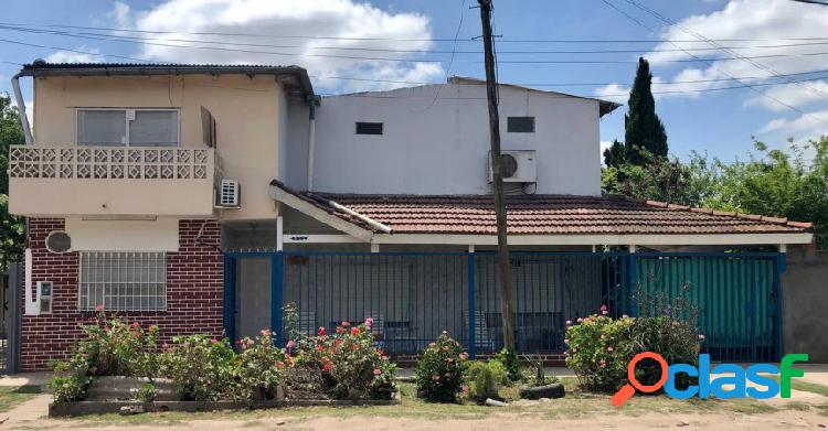 ¡¡CASA CON ENTRADA DE AUTO Y PATIO!!