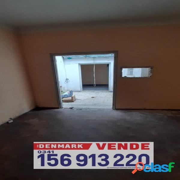 VENTA CASA A RECICLAR (LA PAZ 1300) APTA PARA CONSTRUIR PB Y