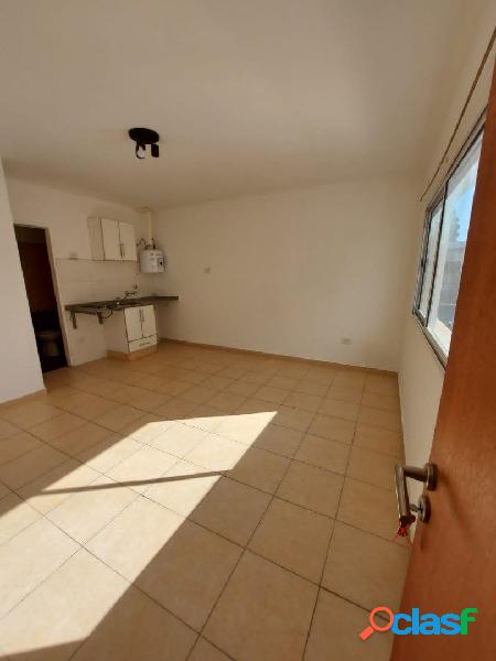 oportunidad departamento monoambiente con patio exclusivo