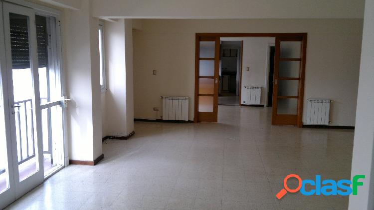 DEPARTAMENTO DE 4 AMB. EN ALQUILER ZONA MACROCENTRO