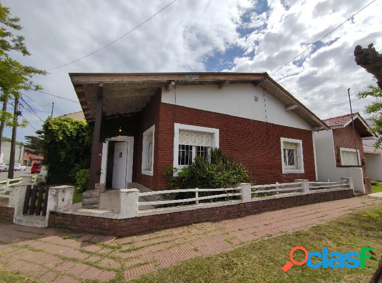 Casa 3 Ambientes c/Cochera y Patio en VENTA