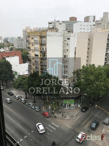 VENTA DE DEPARTAMENTO 4 AMBIENTES CON COCHERA CUBIERTA EN