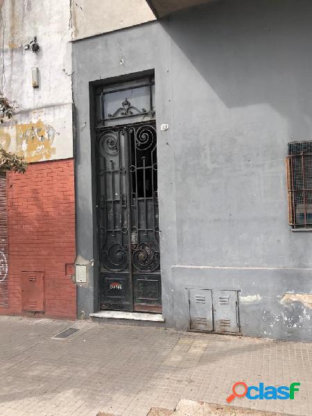 Venta PH 2 ambientes 1° piso por escalera a refaccionar