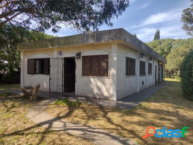 LATORRE PROP. VENDE CASA DE 3 AMB - FRENTE AL PARQUE CAMET