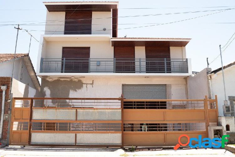 CASA MAS LOCAL EN VENTA. ZONA PUERTO