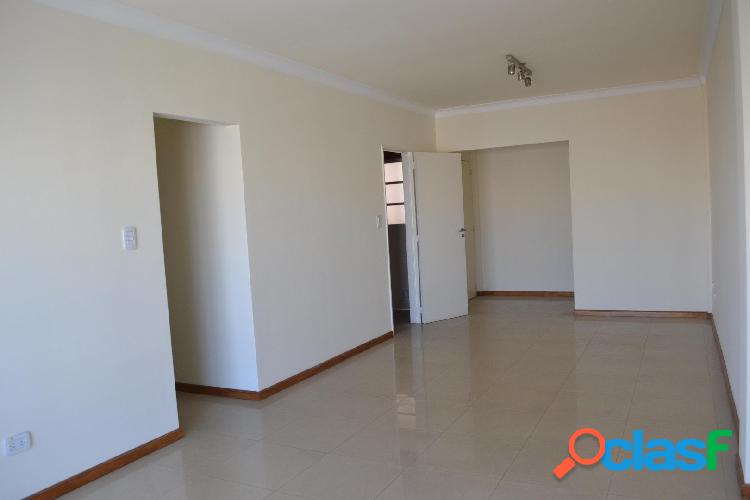 HERMOSO DEPARTAMENTO AMPLIO Y RENOVADO!!Frente a Teatro