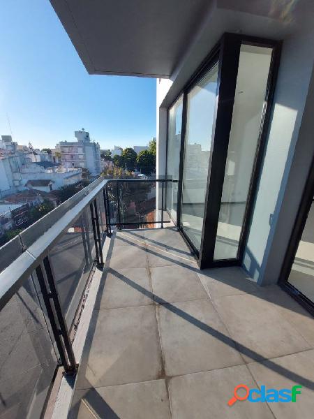 Semipiso 3 ambientes con balcón terraza y cochera