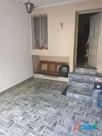 Vendo muy buena propiedad de tres dormitorios. Garage. Estar