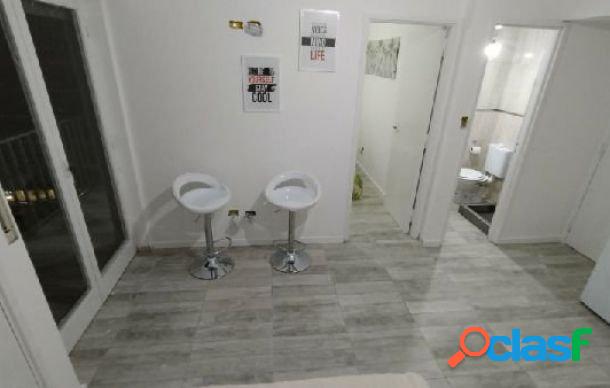CENTRO - 2 AMB RECICLADO C/ BALCON A LA CALLE