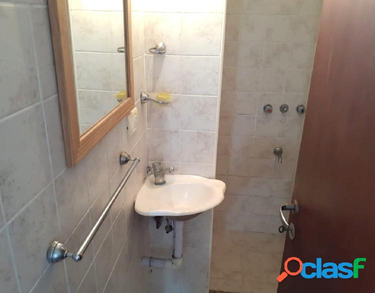 VENTA CASA 3 AMBIENTES + DEPTO 2 AMB + 2 GARAJE