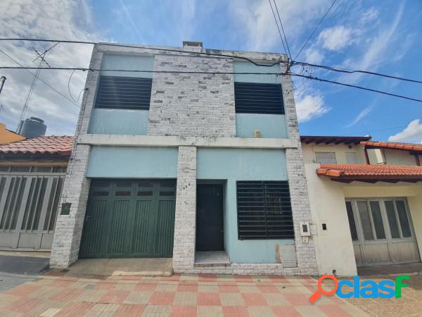 VENDO CASA 5 DORMITORIOS, 3 BAÑOS, COCHERA, PATIO CON