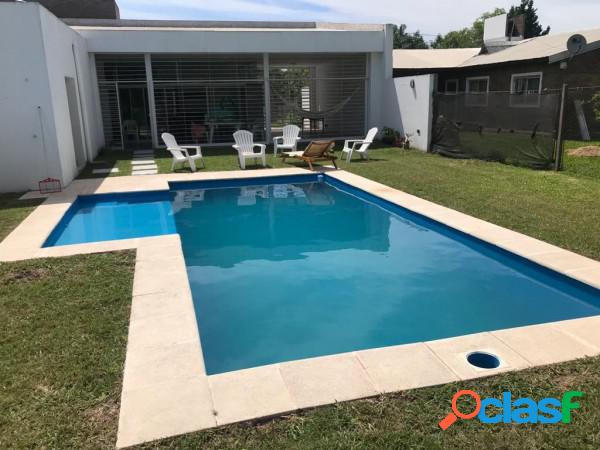 Venta Casa 3 Dorm con piscina en Funes