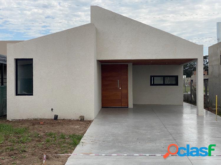 CASA EN VENTA 2 DORMITORIOS C/PILETA EN BARRIO BRISANOVA