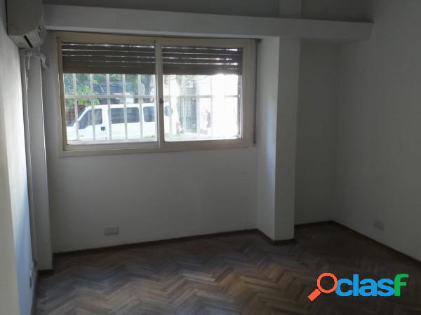 Departamento en planta baja con patio Italia 444