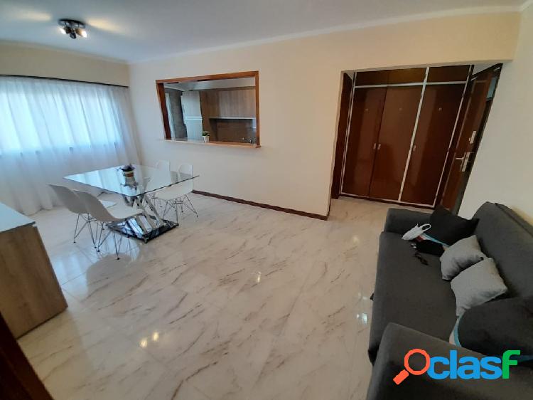 Venta departamento de 2 ambientes al contrafrente sobre Av.