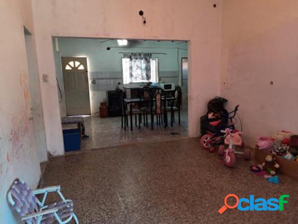 VENTA DE CASA CON SALIDA A 2 CALLES