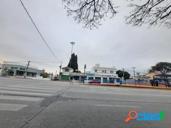 MAIPU II: CASA CON 2 LOCALES COMERCIALES