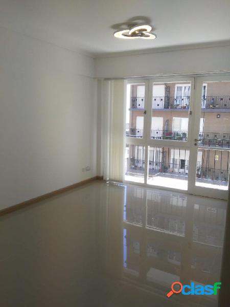 DEPARTAMENTO 2 AMBIENTES A LA CALLE CON BALCON EN VENTA EN