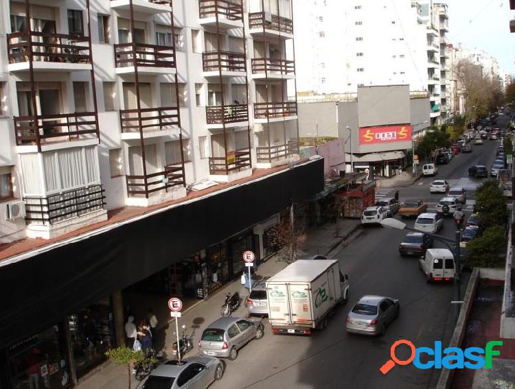 DEPARTAMENTO 2 AMB A LA CALLE CON BALCÓN SALIENTE