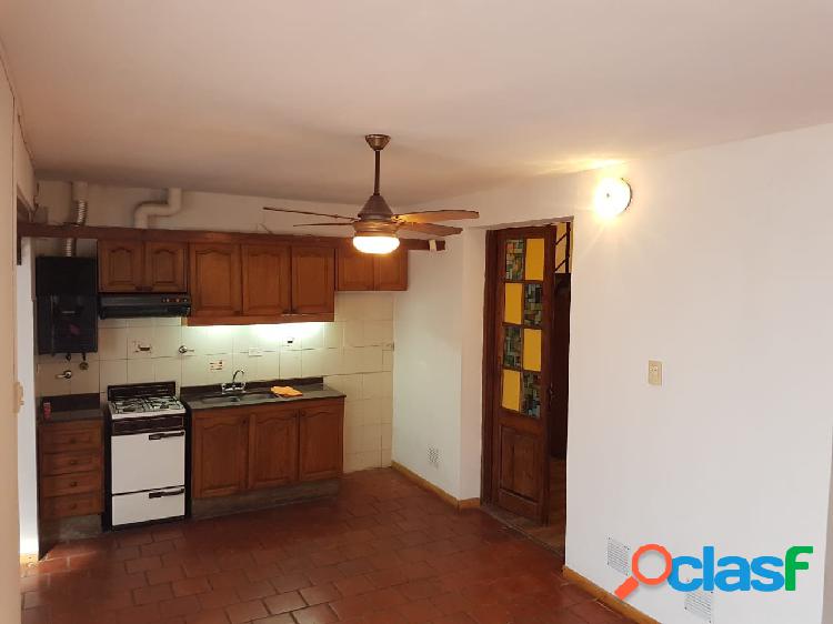 SE VENDE CASA INTERNA ÚNICA!!! PATIO Y ASADOR!!!