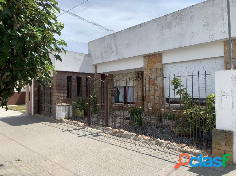 CASA EN VENTA - Calle 13 e/ Maipu (A) y Chacabuco (B)