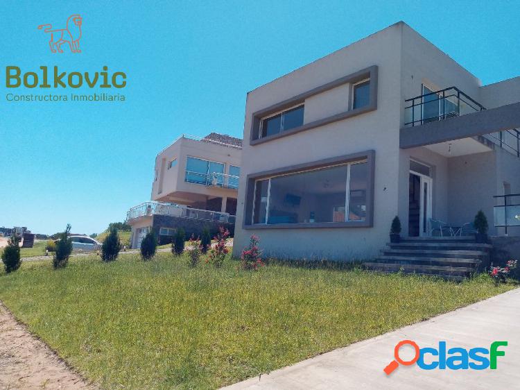 CASA EN VENTA - COSTA ESMERALDA -BARRIO GOLF