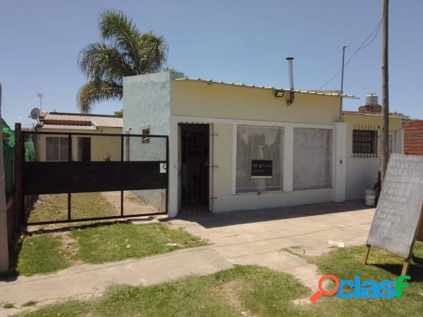 Se vende preciosa casa más local comercial en Calle 30 de