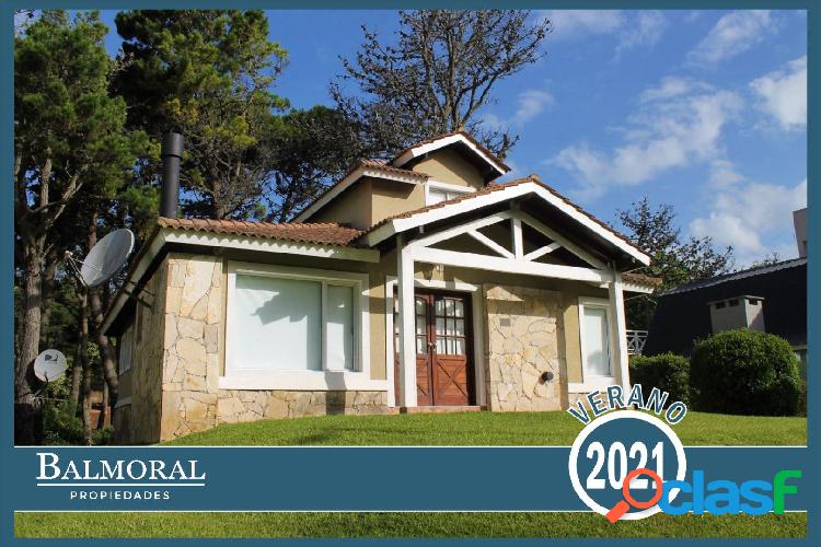 8214 - Casa en Alquiler - Pinamar, Zona Lasalle