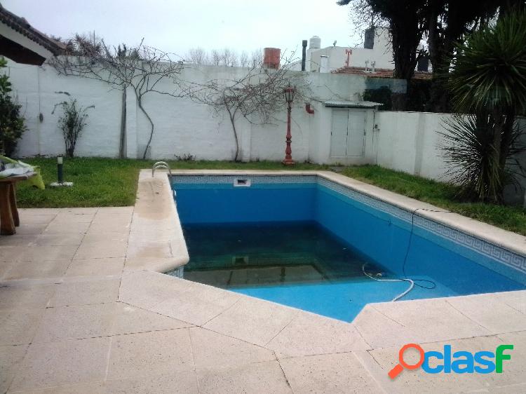 Alquilo Casa en B° Punta Mogotes 4 dormitorios Quincho -