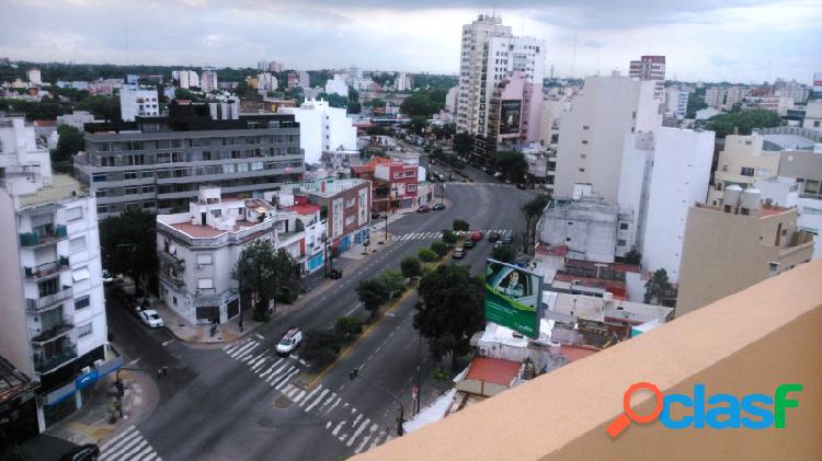 Dpto. mono ambiente amplio con balcon y vista abierta Centro