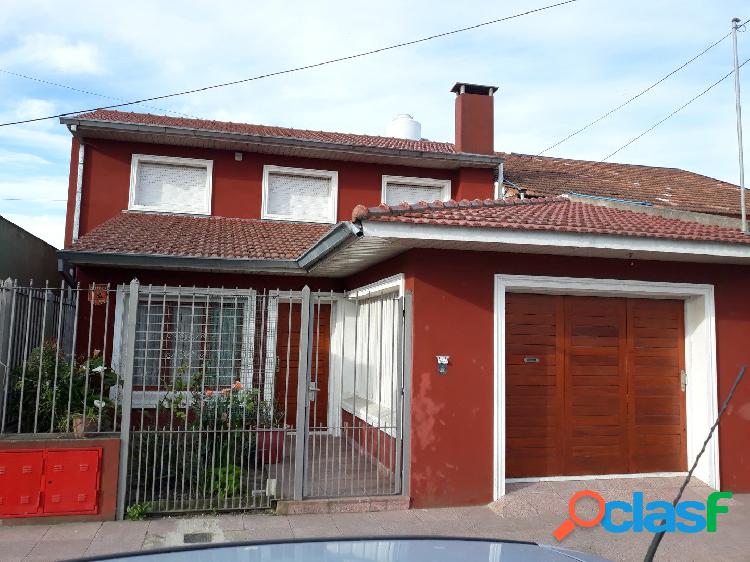 CHALET EN PH AL FRENTE. 4 AMB. GARAGE.JARDIN.