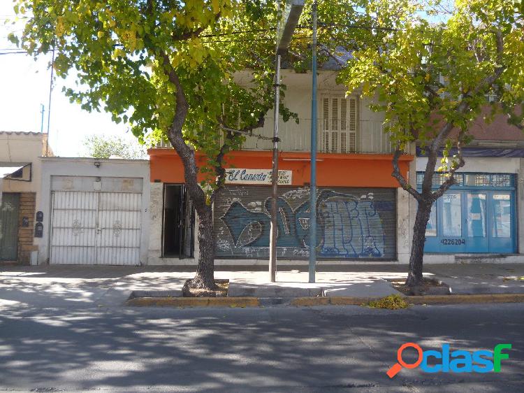 Casa más local comercial en venta zona plaza Godoy Cruz